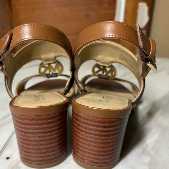 MICHAEL Michael Kors Print Logo Mid Block Heels Sandal Sz 6.5 - Picture 5 of 7